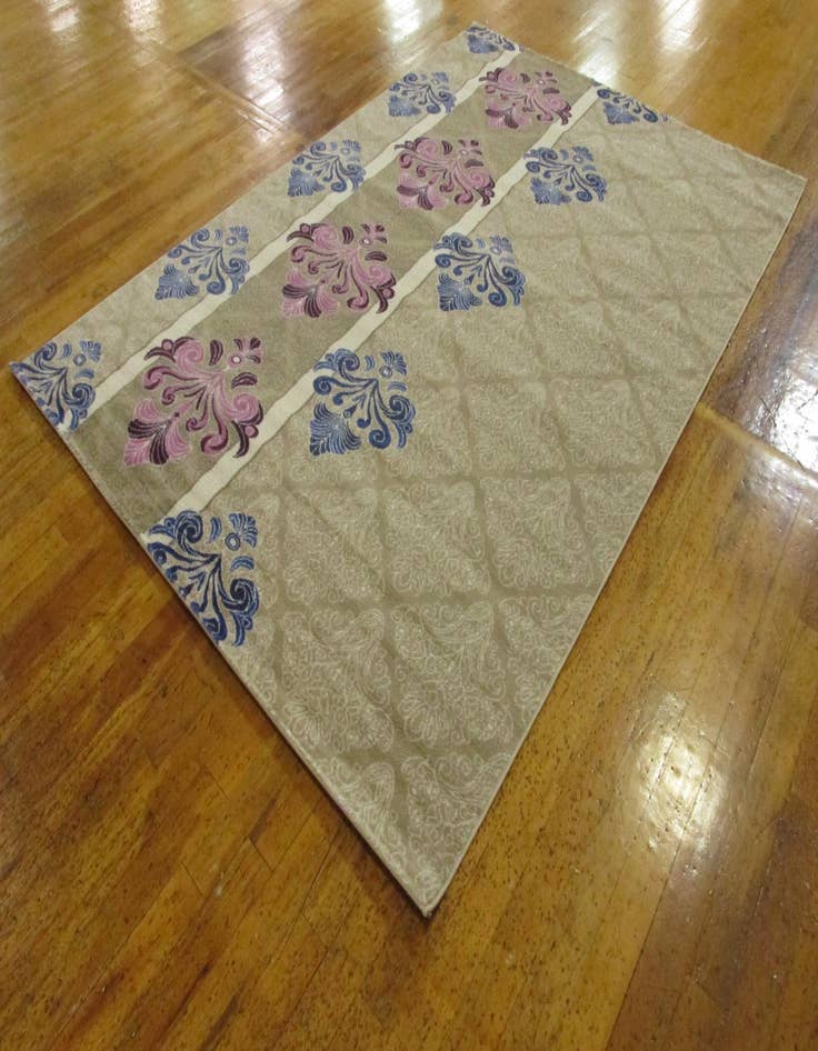 Detail image of  6' 7 x 9' 9 Diana Rug