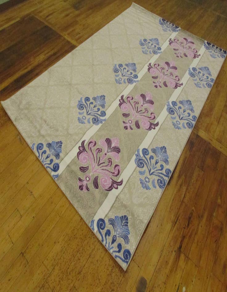 Detail image of  6' 7 x 9' 9 Diana Rug