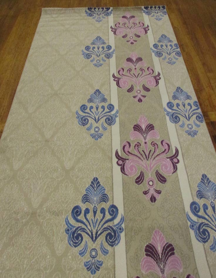 Detail image of  6' 7 x 9' 9 Diana Rug