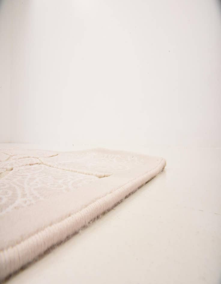 Detail image of  5' x 6' 7 Diana Rug