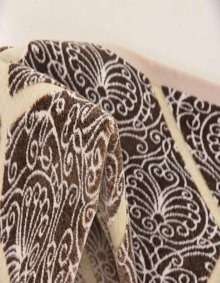 Detail image of  5' x 6' 7 Diana Rug