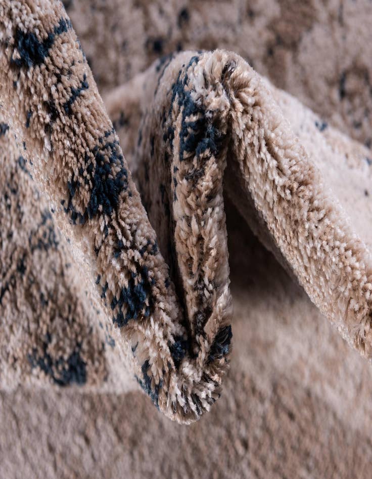 Detail image of  7' x 10' Estate Rug