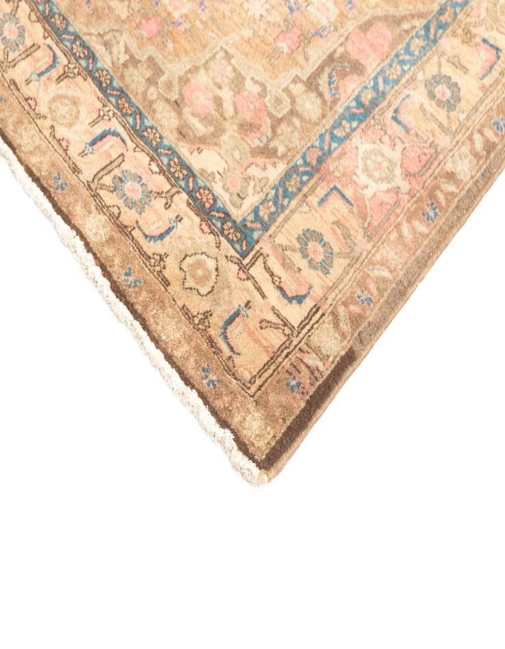 Detail image of  4' 11 x 9' Farahan Rug