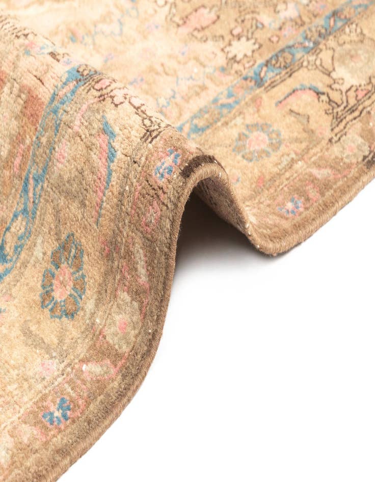 Detail image of  4' 11 x 9' Farahan Rug