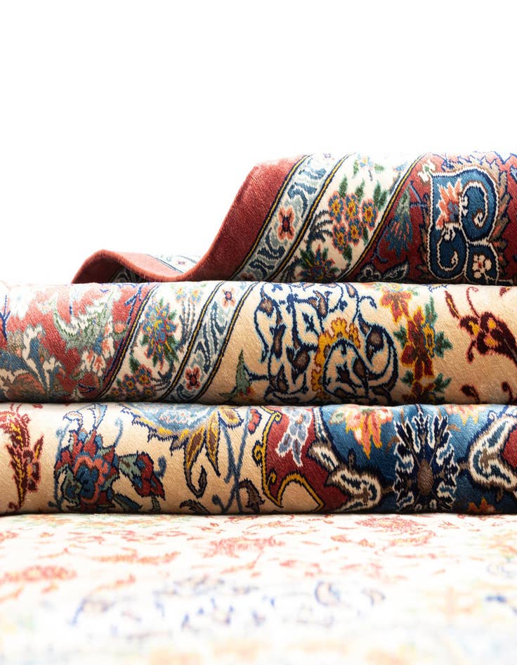 Detail image of  4' 3 x 6' 7 Ghom Silk Rug