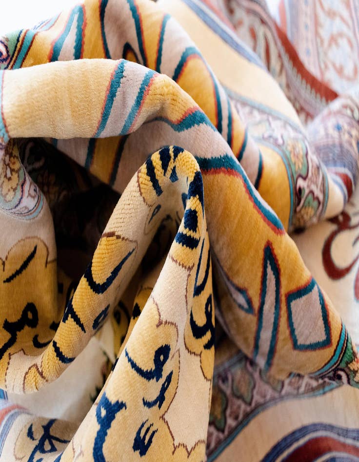 Detail image of  4' 4 x 6' 9 Ghom Silk Rug