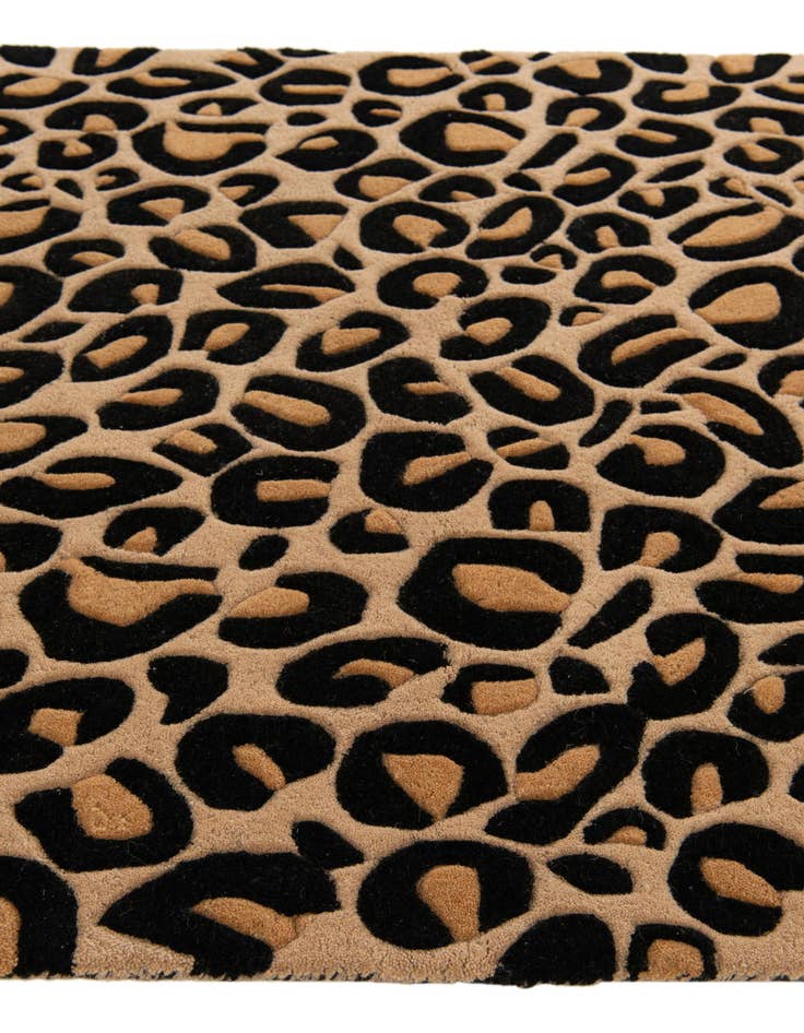 Detail image of 4' 1 x 6' 1 Hand Tufted Wool Rug