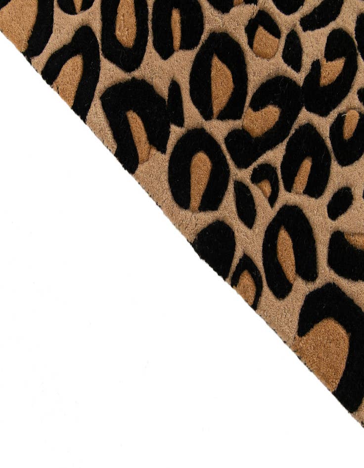 Detail image of 4' 1 x 6' 1 Hand Tufted Wool Rug