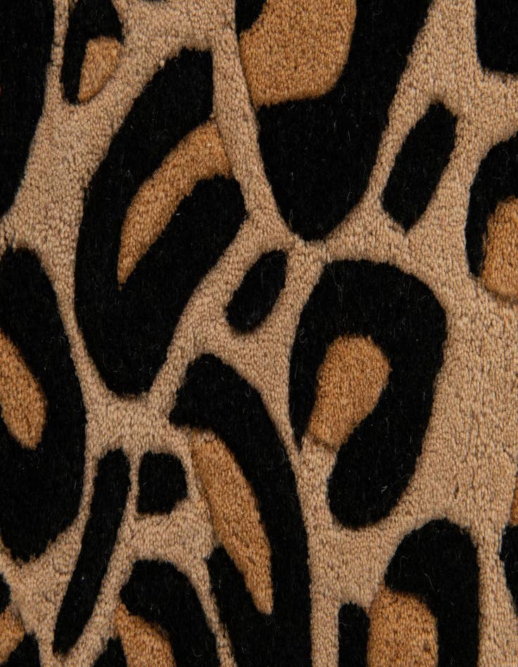 Detail image of 4' 1 x 6' 1 Hand Tufted Wool Rug