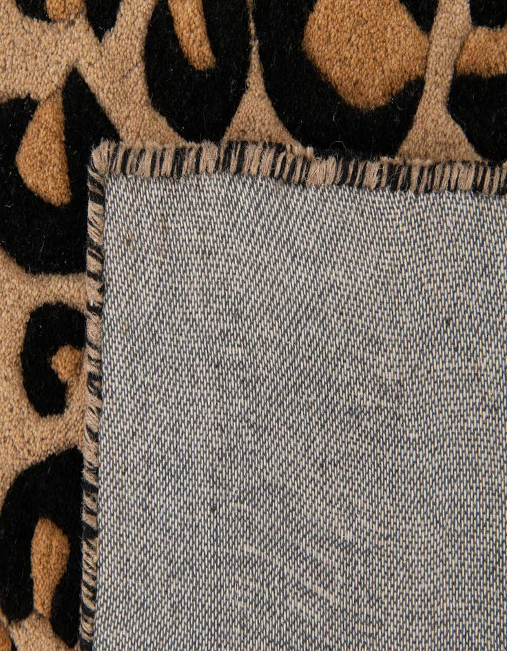 Detail image of 4' 1 x 6' 1 Hand Tufted Wool Rug