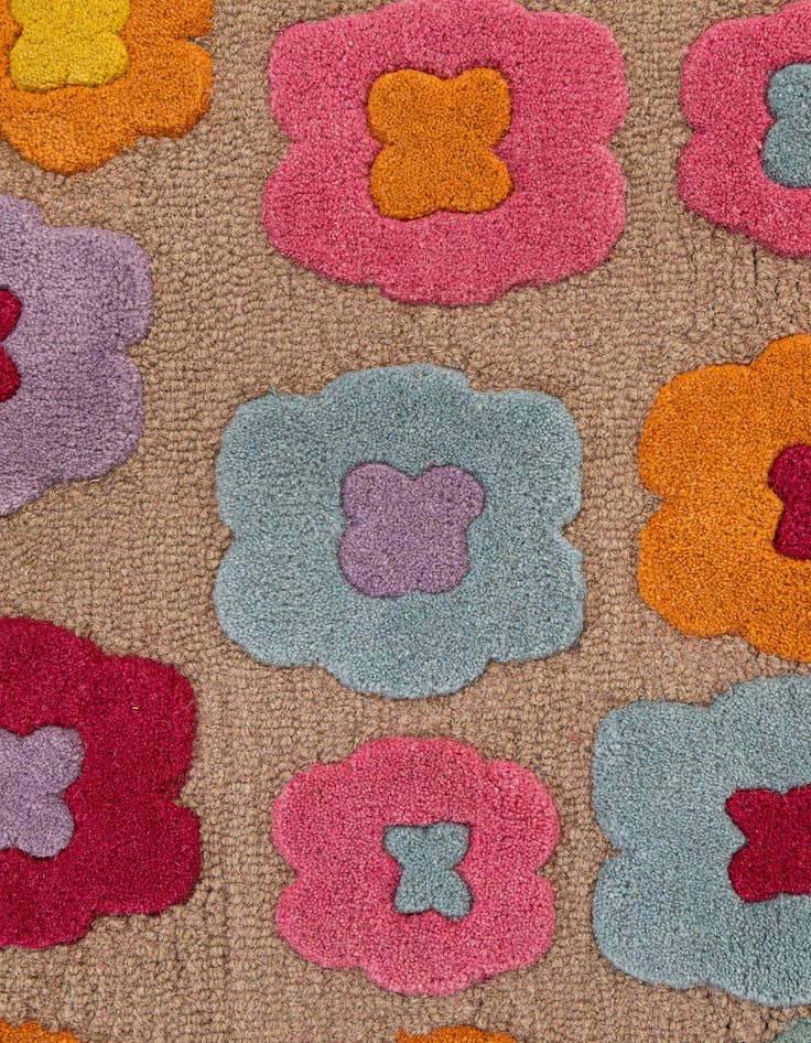 Detail image of  5' 1 x 8' 1 Hand Tufted Wool Rug