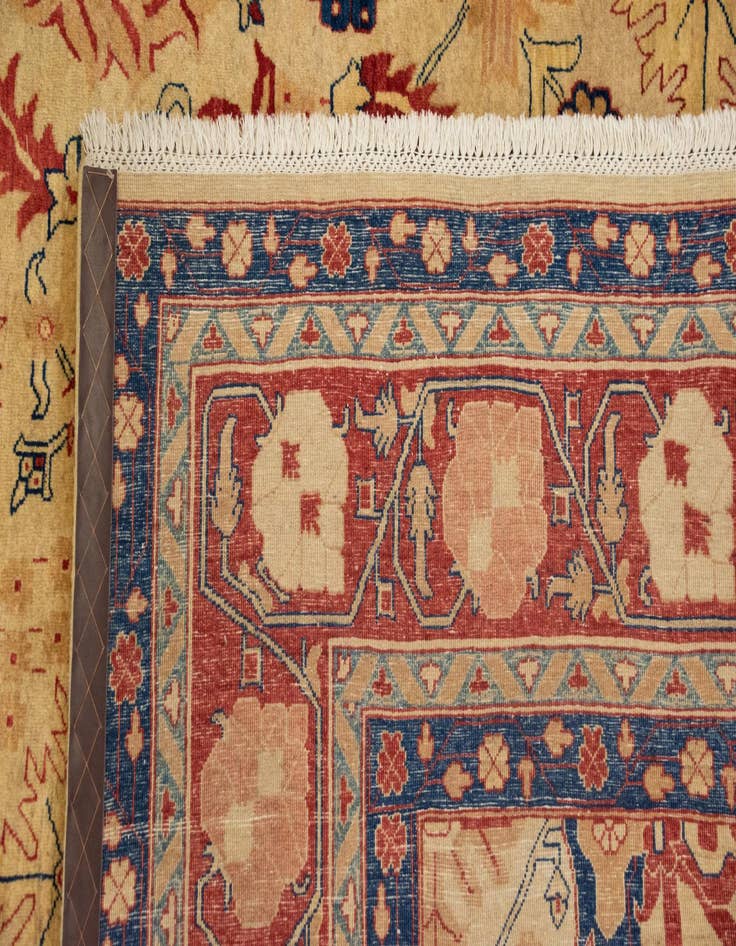 Detail image of  7' 9 x 9' 11  Hand Knotted Heriz Persian Wool Rug