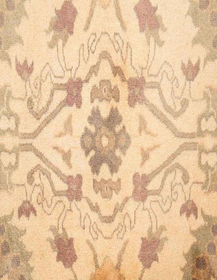 Detail image of  8' 3 x 10' 6  Hand Knotted Indo Tabriz Wool Rug