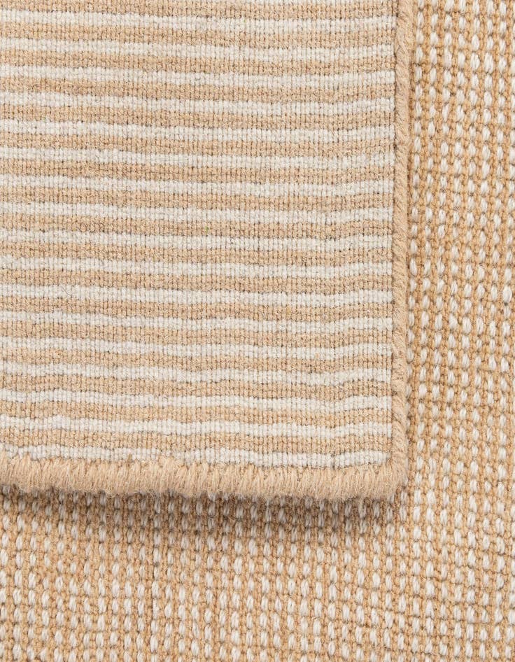 Detail image of  5' 1 x 8'  Hand Woven Jill Zarin English Manor Wool Rug