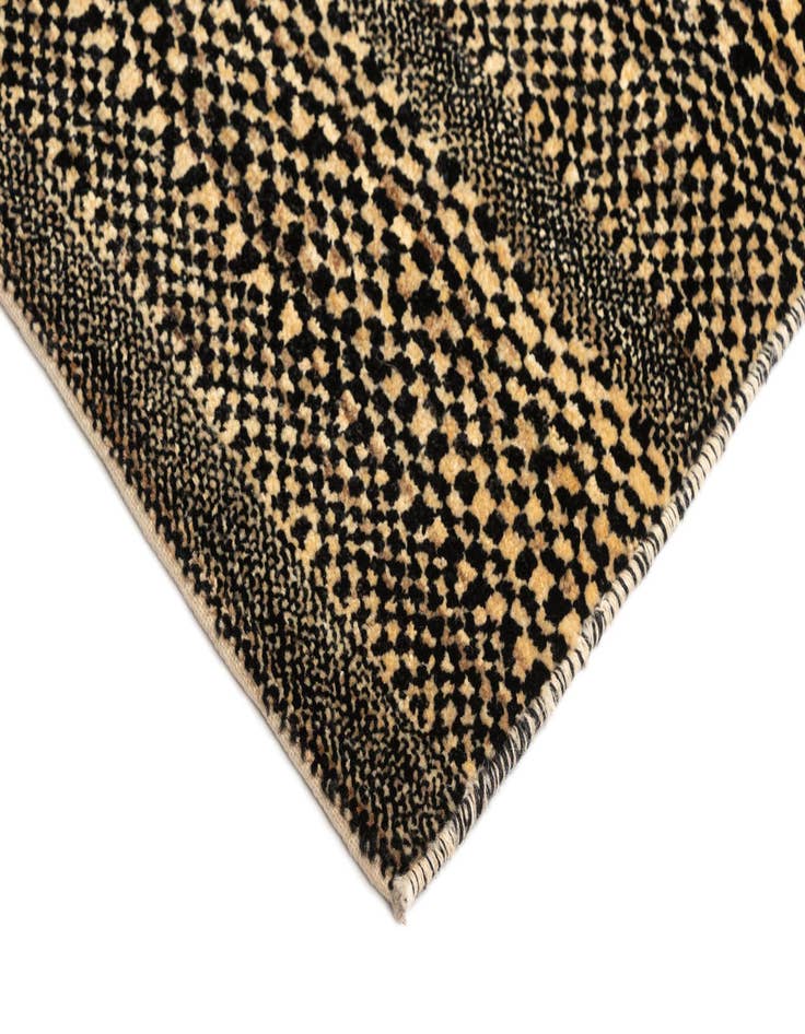 Detail image of  4' 8 x 6' 9 Juma Wool Rug