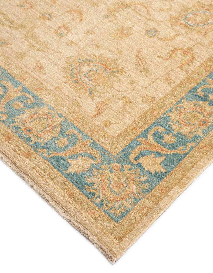 Detail image of  5' 9 x 7' 7 Kaizar Wool Rug