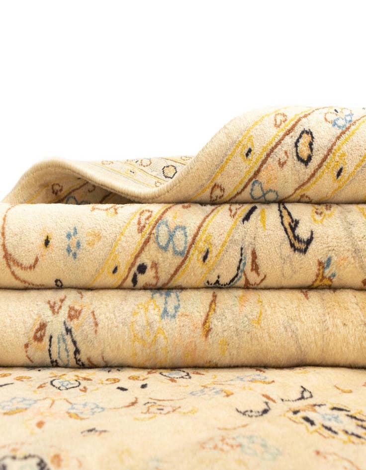 Detail image of  6' 7 x 9' 10 Kashan Rug