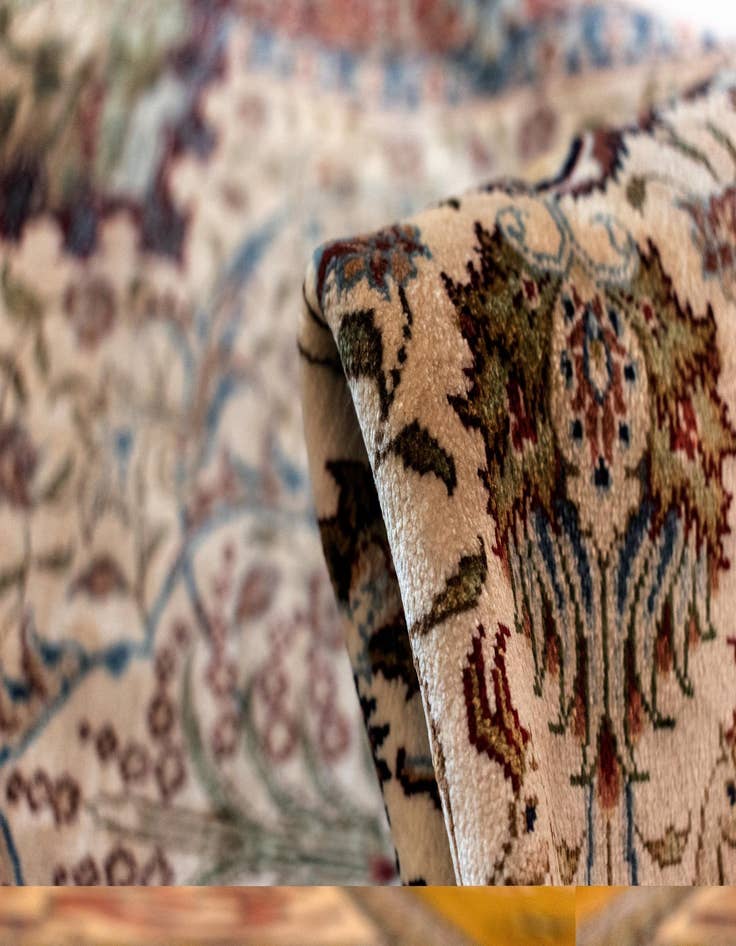 Detail image of  2' 1 x 3' Kayseri Silk Rug