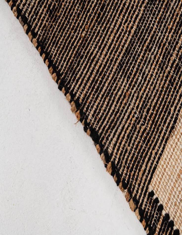 Detail image of 5' 2 x 8' Hand Woven Kilim Jute Rug
