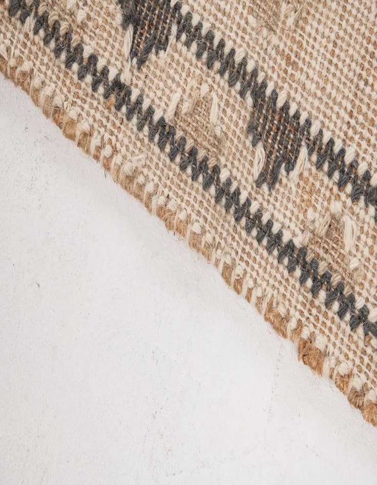 Detail image of 5' 2 x 8' Hand Woven Kilim Jute Rug