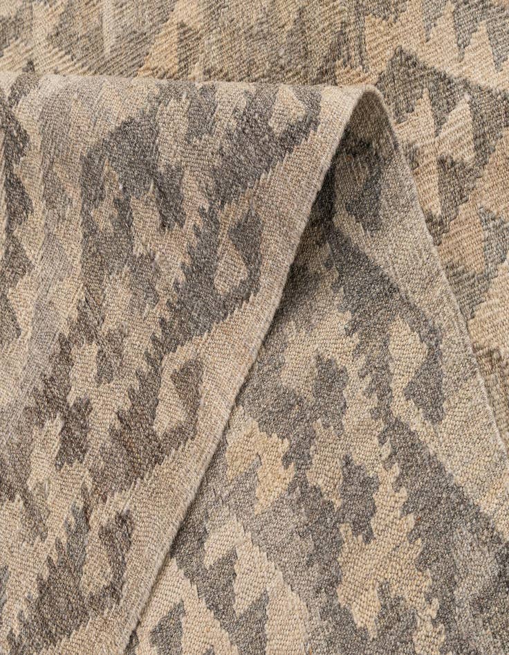 Detail image of  5' 9 x 7'  Hand Woven Kilim Maymana Wool Rug