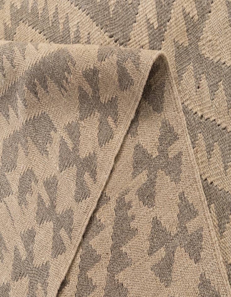 Detail image of  6' 8 x 9' 8  Hand Woven Kilim Maymana Wool Rug