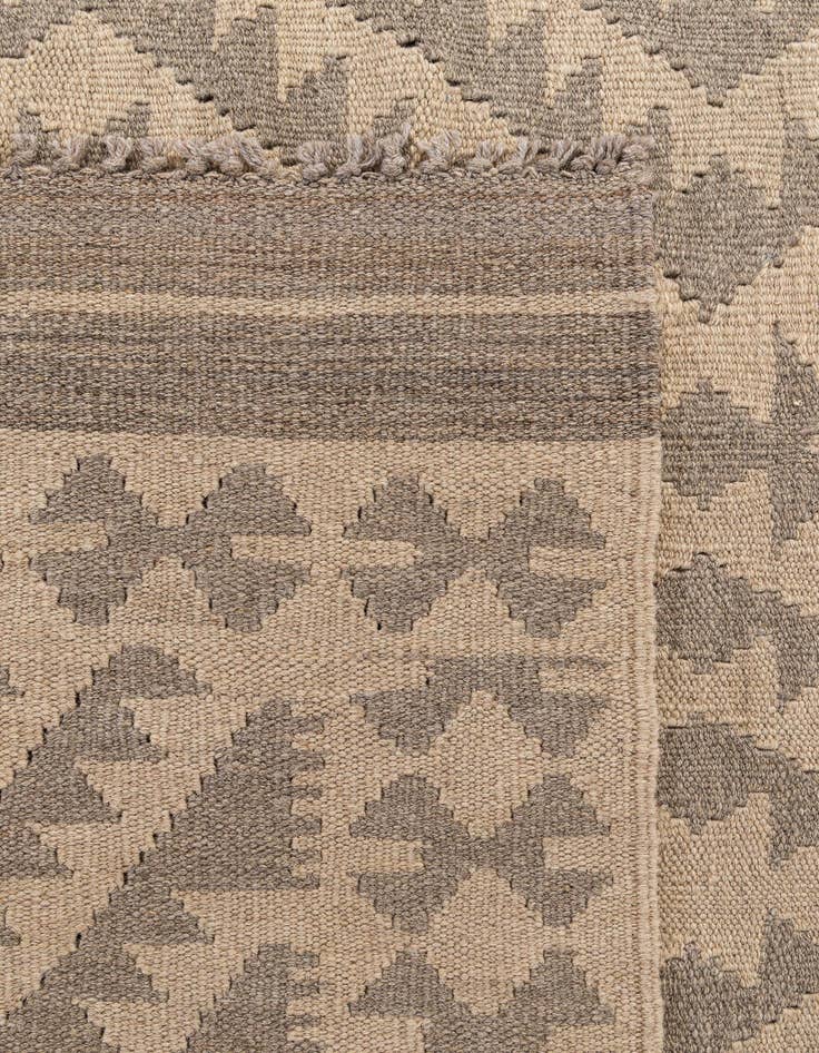 Detail image of  6' 8 x 9' 8  Hand Woven Kilim Maymana Wool Rug