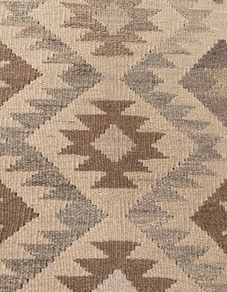 Detail image of  6' 5 x 9' 10  Hand Woven Kilim Maymana Wool Rug