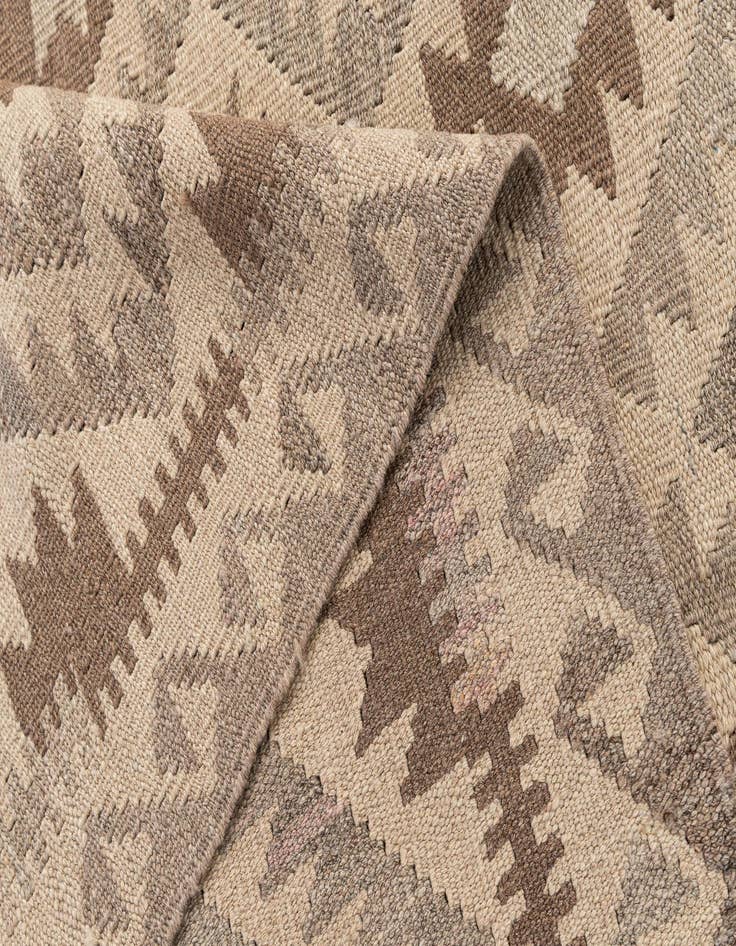 Detail image of  6' 5 x 9' 10  Hand Woven Kilim Maymana Wool Rug