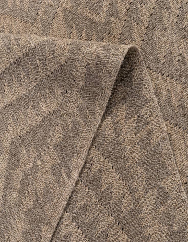 Detail image of  6' 11 x 9' 10  Hand Woven Kilim Maymana Wool Rug