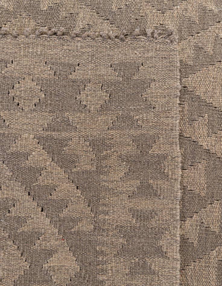 Detail image of  6' 11 x 9' 10  Hand Woven Kilim Maymana Wool Rug