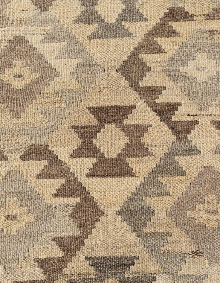 Detail image of  6' 10 x 9' 11  Hand Woven Kilim Maymana Wool Rug