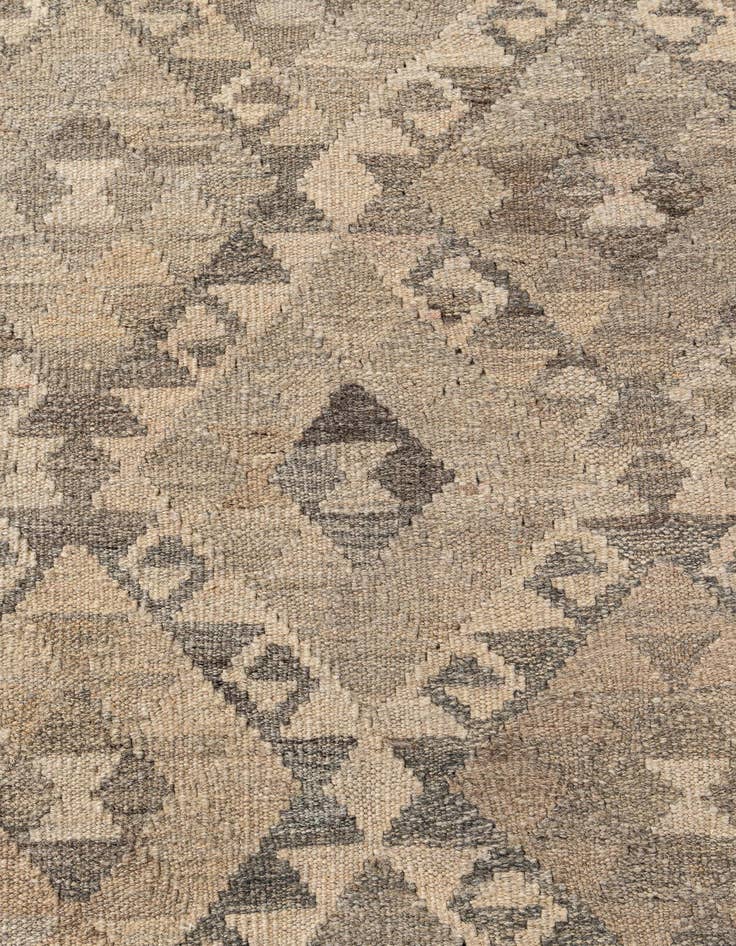 Detail image of  6' 10 x 9' 10  Hand Woven Kilim Maymana Wool Rug
