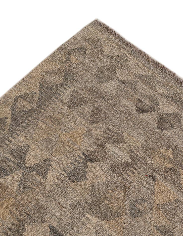 Detail image of  6' 10 x 9' 10  Hand Woven Kilim Maymana Wool Rug