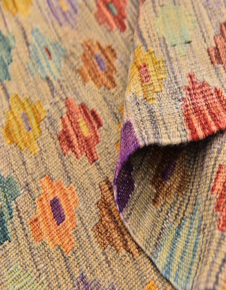 Detail image of  2' 10 x 4' 10  Hand Woven Kilim Modern Wool Rug