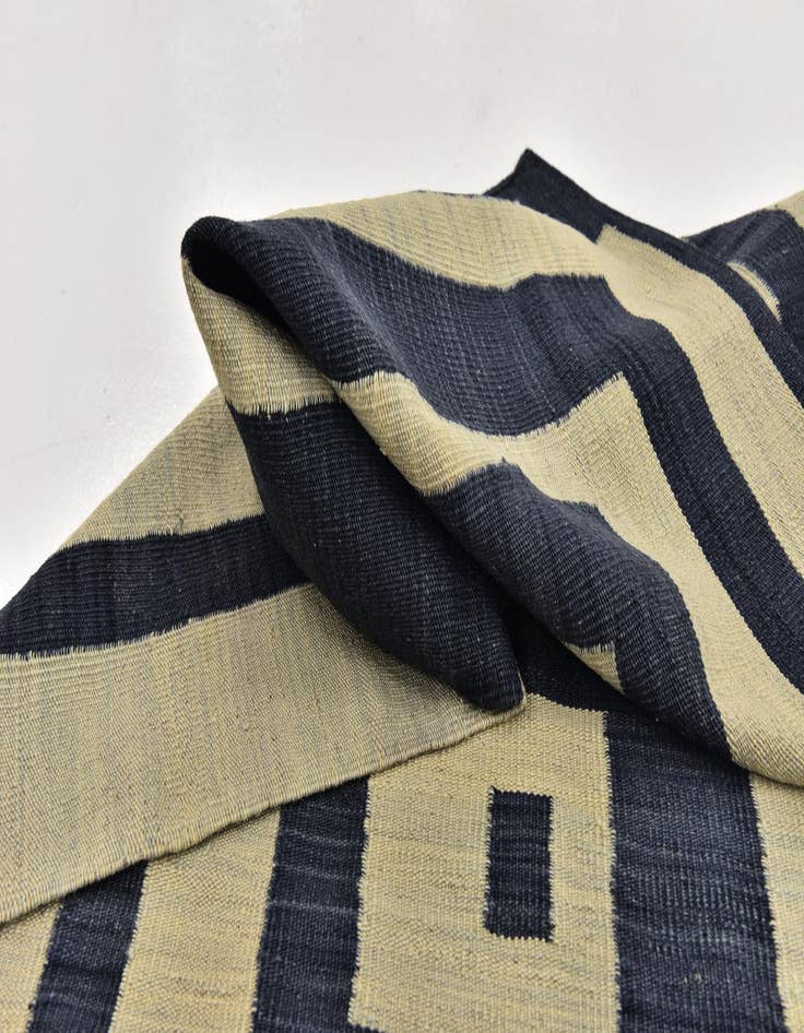 Detail image of  4' 2 x 5' 10  Hand Woven Kilim Modern Wool Rug