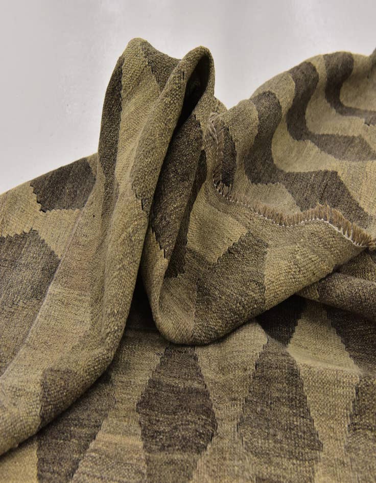 Detail image of  5' 3 x 7' 7  Hand Woven Kilim Modern Wool Rug