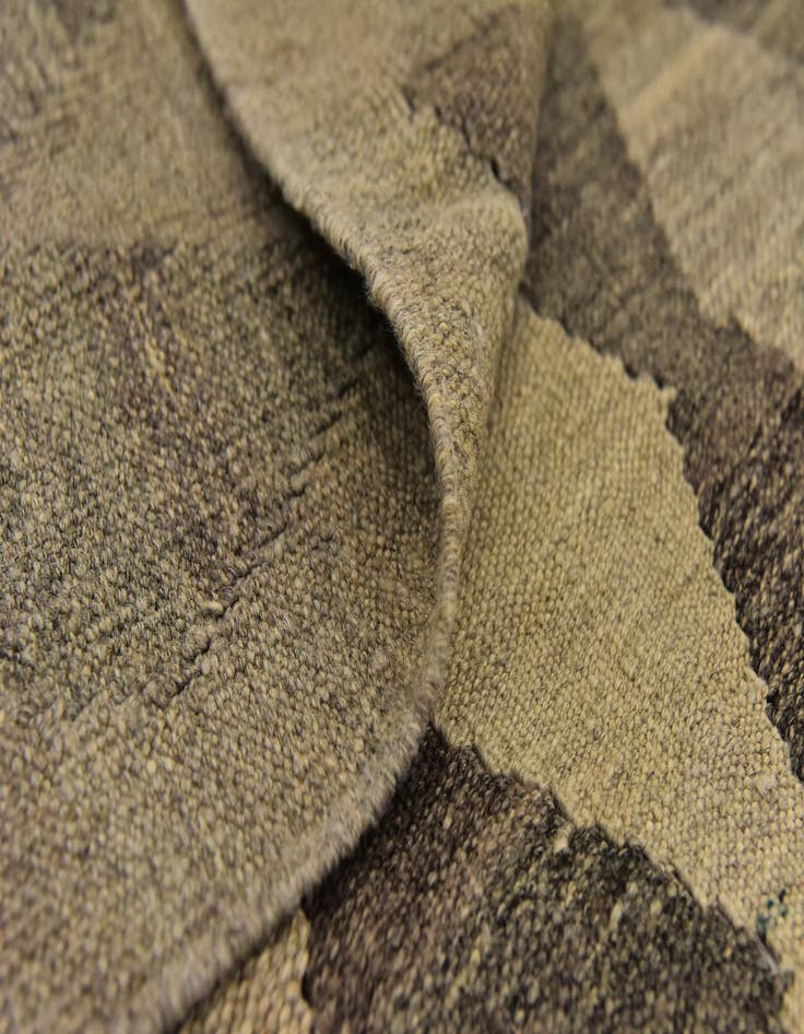 Detail image of  5' 3 x 7' 7  Hand Woven Kilim Modern Wool Rug