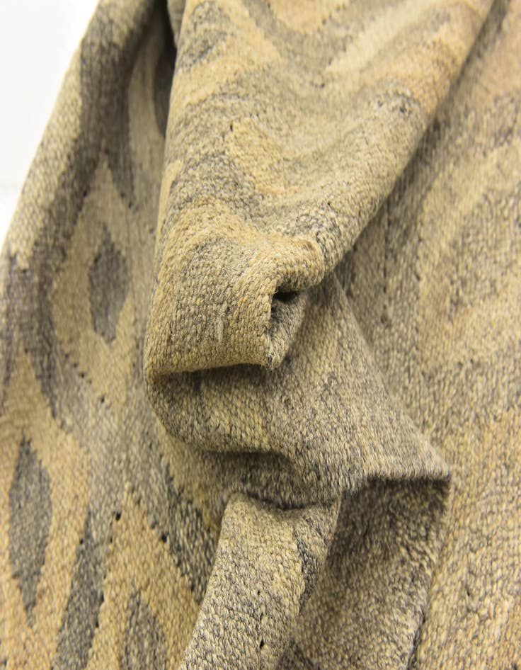 Detail image of  5' 7 x 8'  Hand Woven Kilim Modern Wool Rug