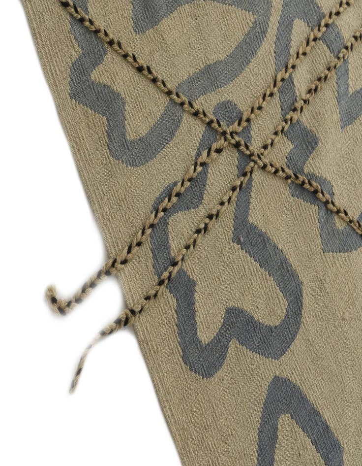 Detail image of  8' 5 x 9' 10  Hand Woven Kilim Modern Wool Rug