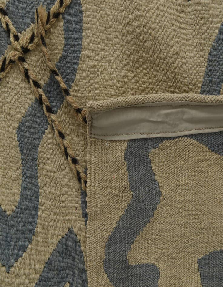 Detail image of  8' 5 x 9' 10  Hand Woven Kilim Modern Wool Rug