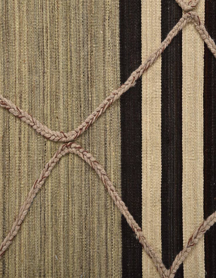 Detail image of  4' 3 x 6'  Hand Woven Kilim Modern Wool Rug