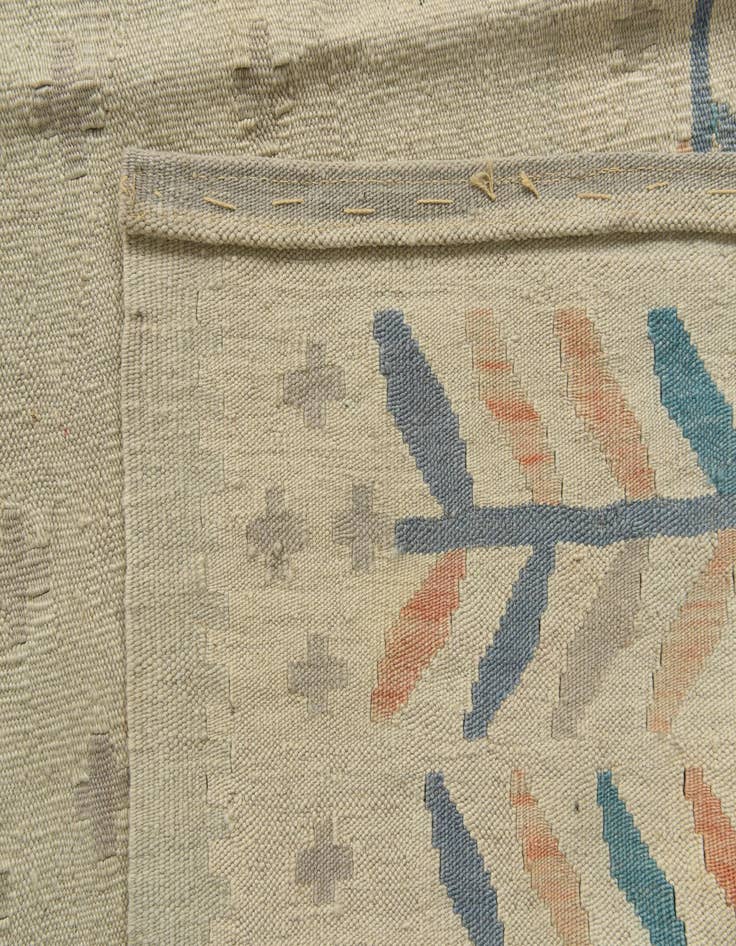 Detail image of  5' 1 x 6' 5  Hand Woven Kilim Modern Wool Rug