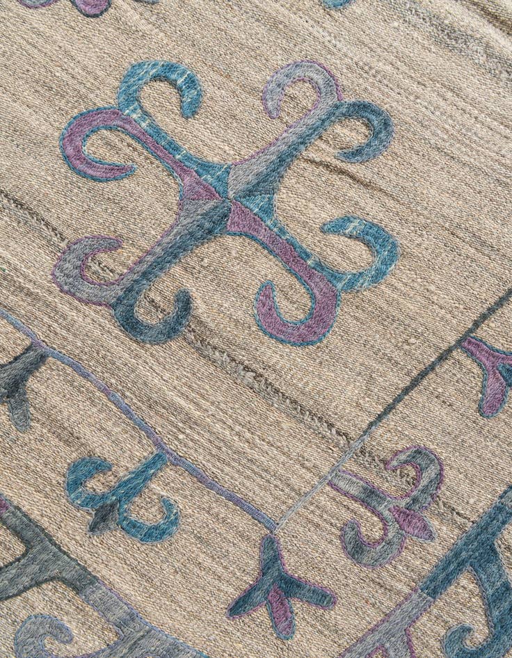 Detail image of  4' x 6' 7  Hand Woven Kilim Suzani Wool Rug
