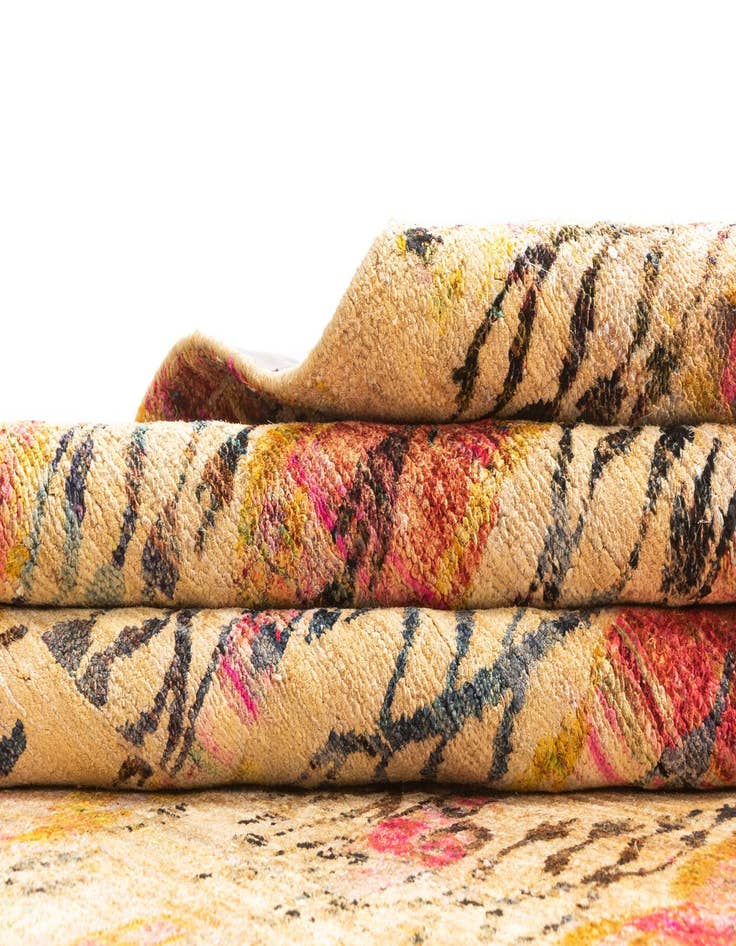 Detail image of 5' 7 x 9' 8 Hand Knotted Kundan Rug