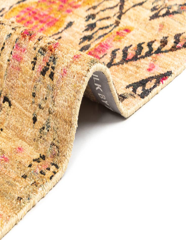 Detail image of 5' 7 x 9' 8 Hand Knotted Kundan Rug