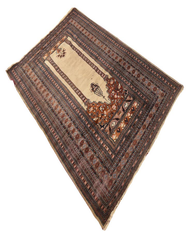 Detail image of  4' 3 x 6' 4  Hand Knotted Lahour Oriental Rug