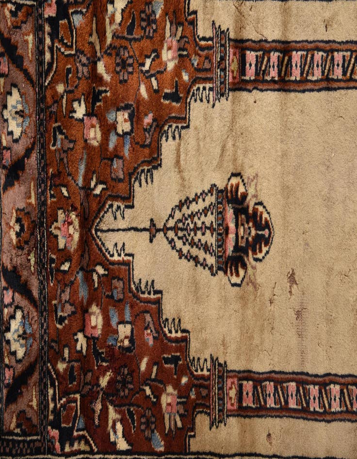 Detail image of  4' 3 x 6' 4  Hand Knotted Lahour Oriental Rug