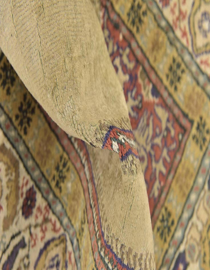 Detail image of  3' 2 x 4' 8  Hand Knotted Lahour Rug