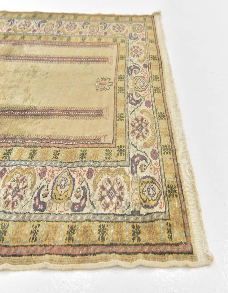 Detail image of  3' 2 x 4' 8  Hand Knotted Lahour Rug